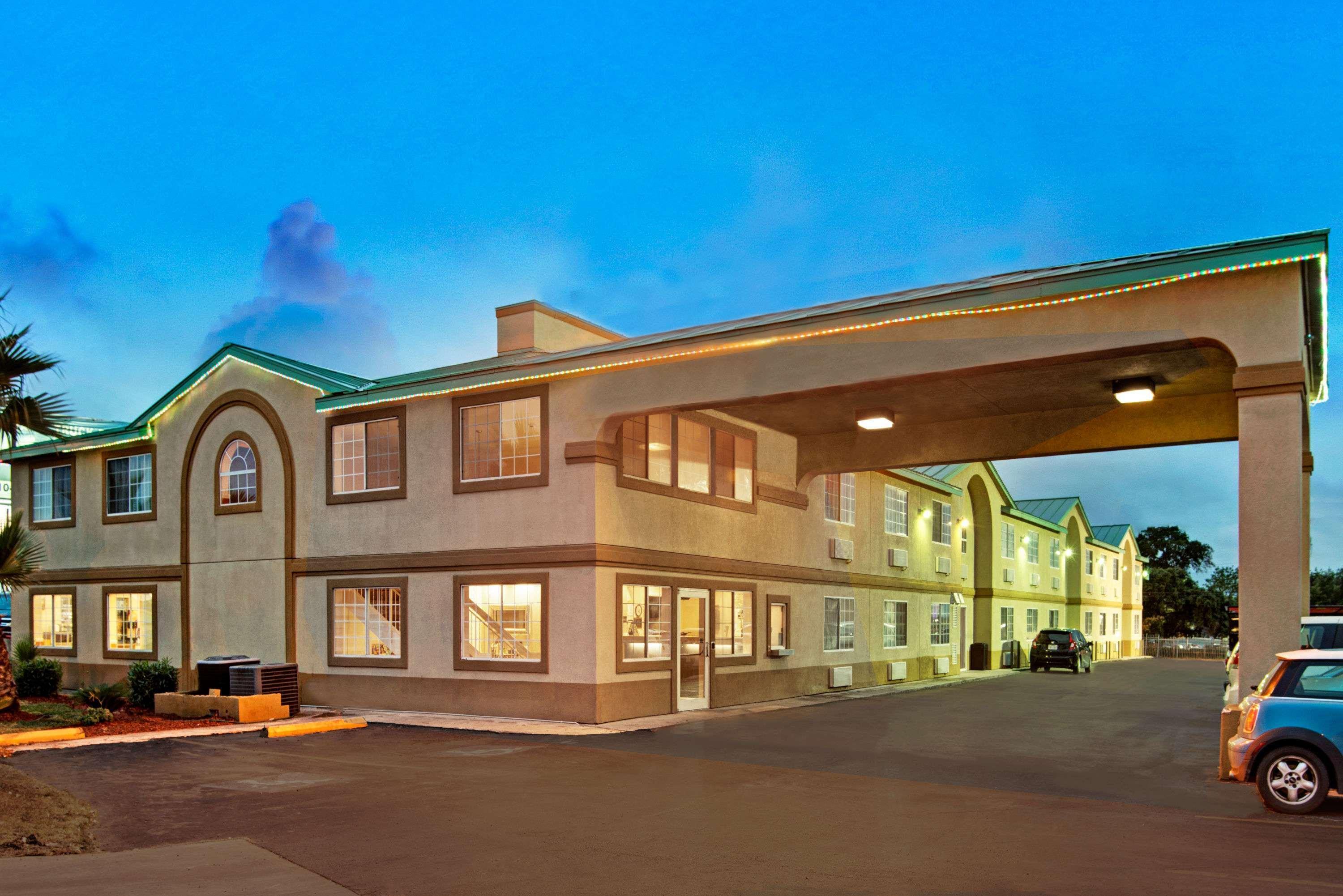 Days Inn By Wyndham San Antonio Airport Esterno foto