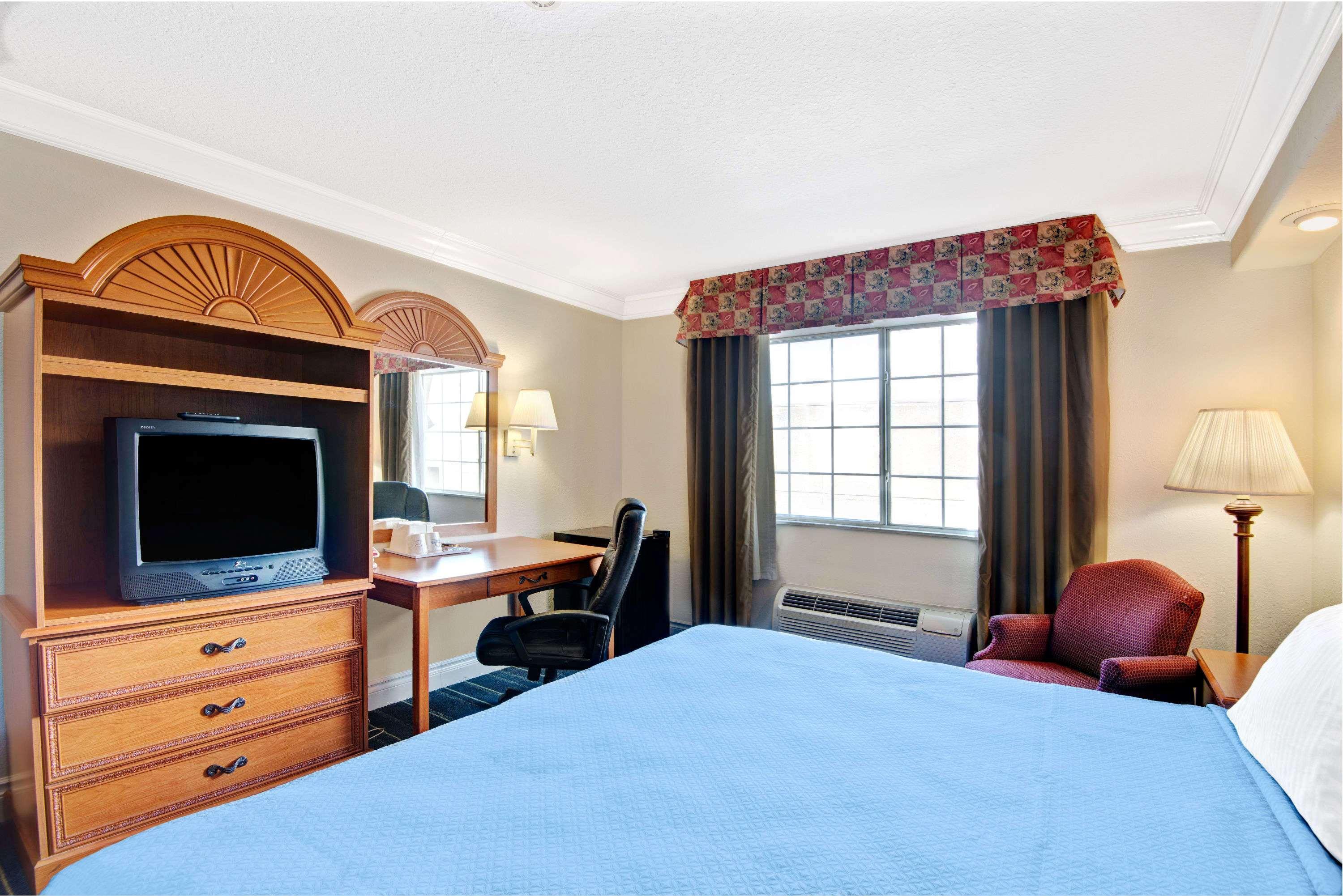 Days Inn By Wyndham San Antonio Airport Esterno foto