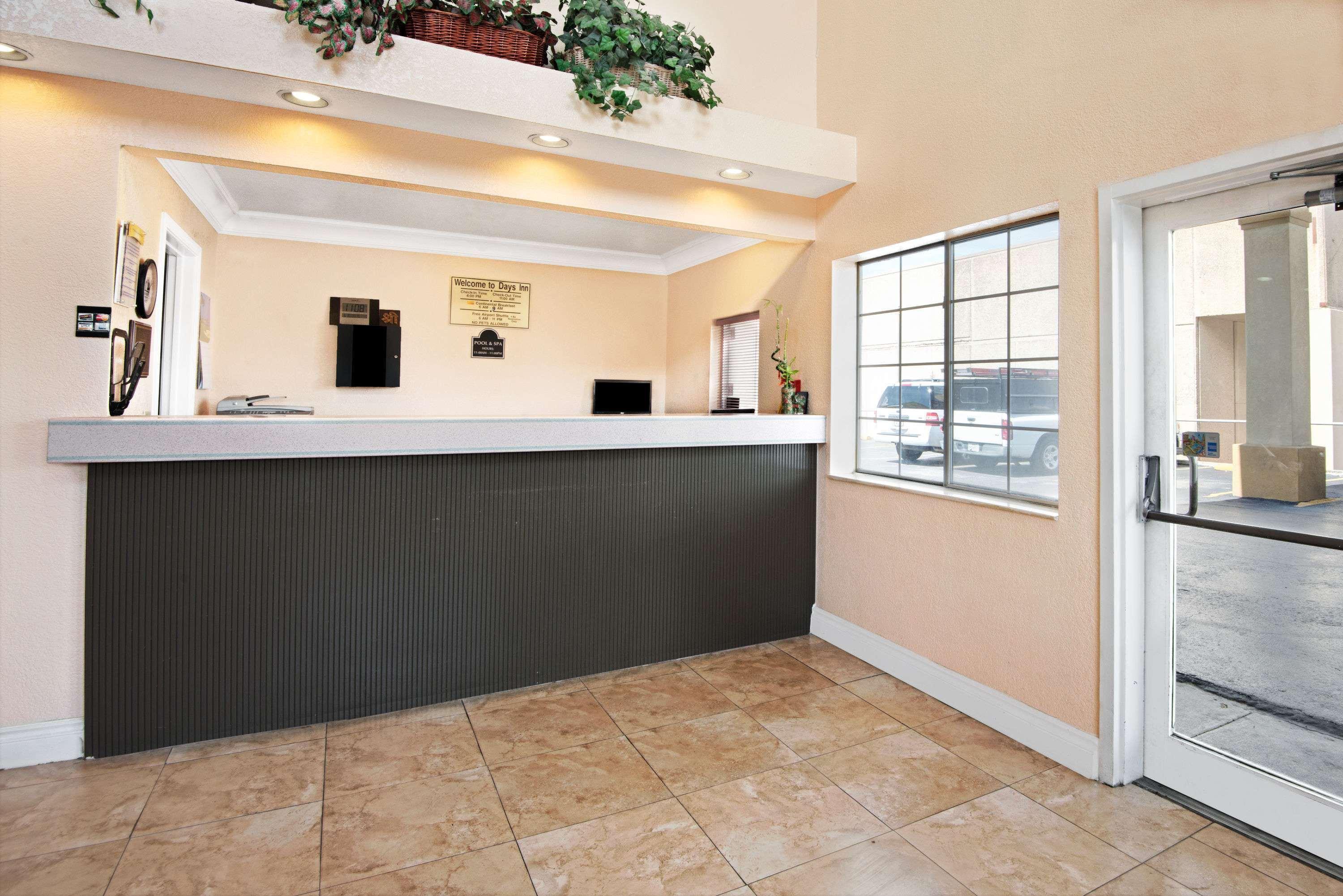 Days Inn By Wyndham San Antonio Airport Esterno foto