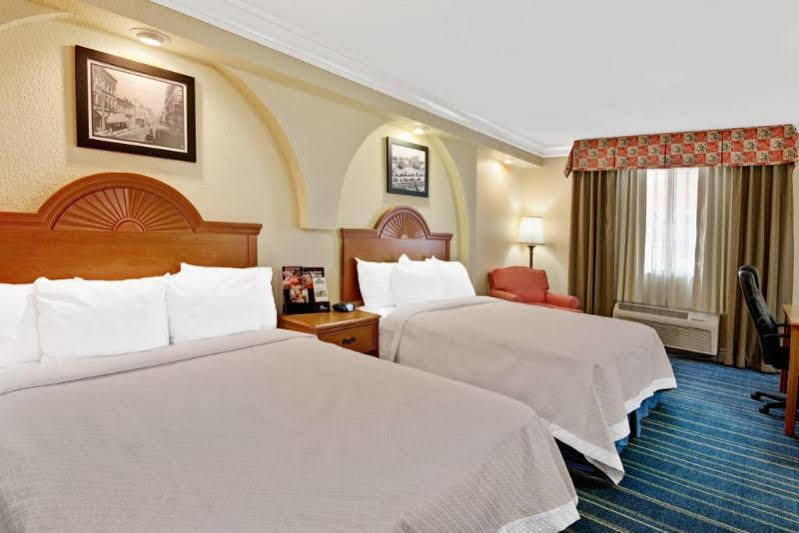 Days Inn By Wyndham San Antonio Airport Esterno foto